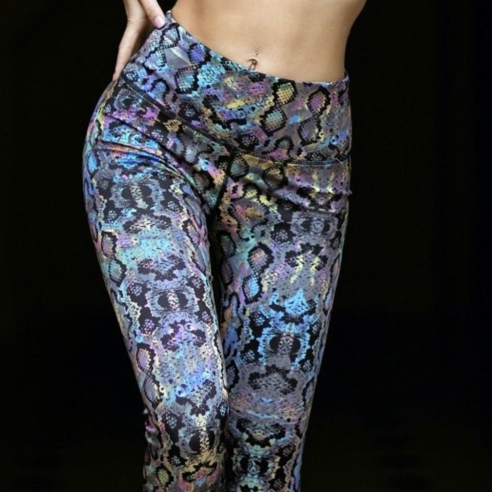 Iridescent Snakeskin Active Leggings - Picture 3 of 4